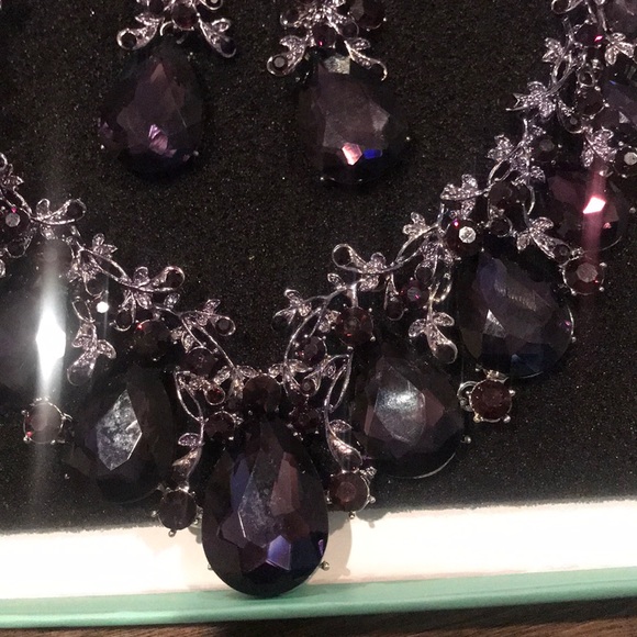 Stunning deep plum statement necklace earrings - Picture 4 of 11